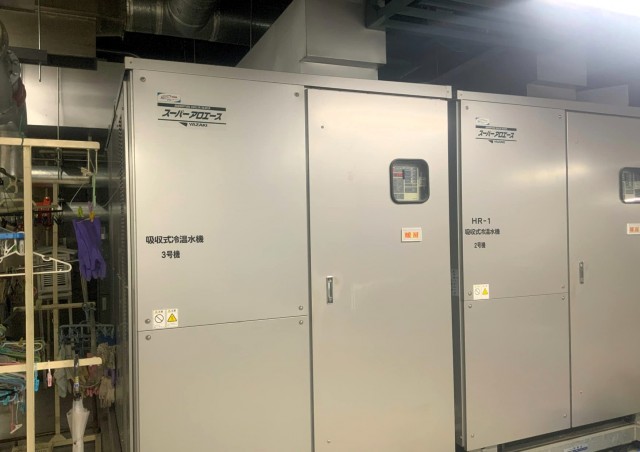 1階空調機械室 吸収式冷温水機